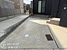 駐車場：広々としたスペースで車の出し入れがスムーズに行えます。駐輪スペースもございます。コンビニやスーパーまで気軽に行く事ができ、毎日のお買い物も困りませんね。