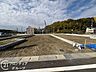 外観：見通しのよい前道！お車の出し入れもスムーズですね