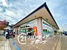 周辺：ファミリーマート近鉄あやめ池駅前店 徒歩10分。 800m