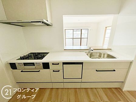 使い勝手の良いカウンターキッチンは、調理スペースが広く、料理の効率がアップします。快適なキッチンライフを提供します。