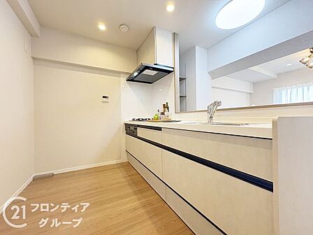 広い作業スペースのカウンタートップで、料理を快適にサポートします
