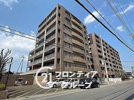 オートロック付きマンションで防犯設備が整っております。