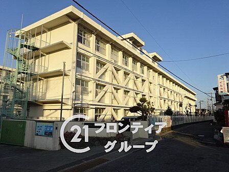 大和高田市立片塩中学校 徒歩23分。 1800m