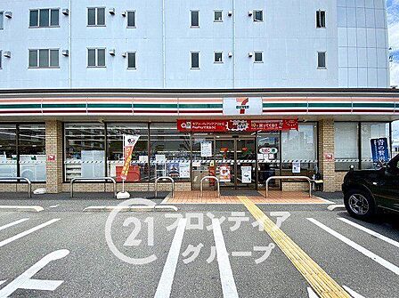 セブンイレブン奈良大宮町4丁目店 徒歩5分。 350m