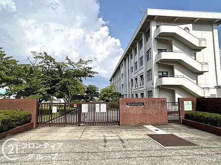 大和郡山市立郡山中学校 徒歩23分。 1800m