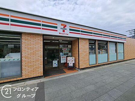 セブンイレブンハートインJR法隆寺駅南口店 徒歩9分。 650m