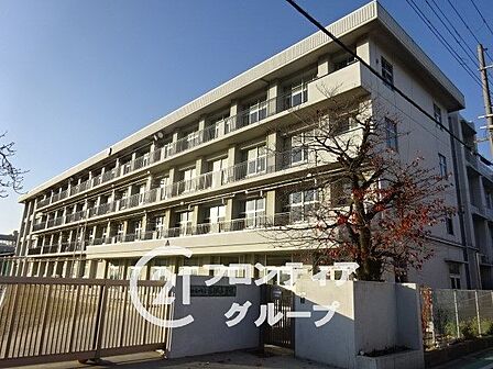 大和高田市立高田小学校 徒歩12分。 950m
