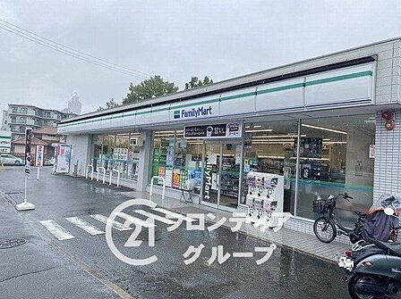 ファミリーマート奈良学園大和町店 徒歩2分。 90m
