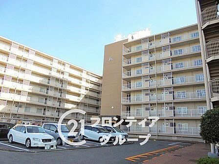大規模マンションは、充実した共用施設と安心の管理体制で、快適な暮らしを提供する理想的な住環境です!