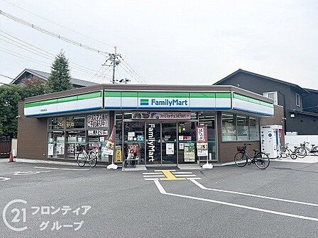 ファミリーマート天理指柳町店 徒歩8分。 620m