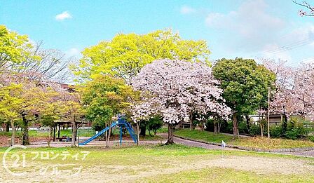 西大寺野神緑地 徒歩12分。 900m