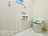 トイレ：トイレは1階と2階の2カ所に設置！階段を上り下りせずに使用できるので、高齢の方にも安心です！