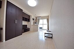 レオネクストサンタ 106 1階ワンルームのリビング/ダイニング