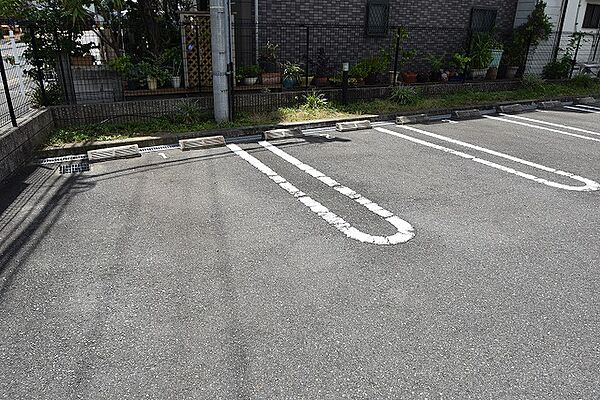 画像14:駐車場