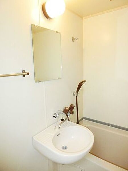画像10:バスルームに洗面台があります。