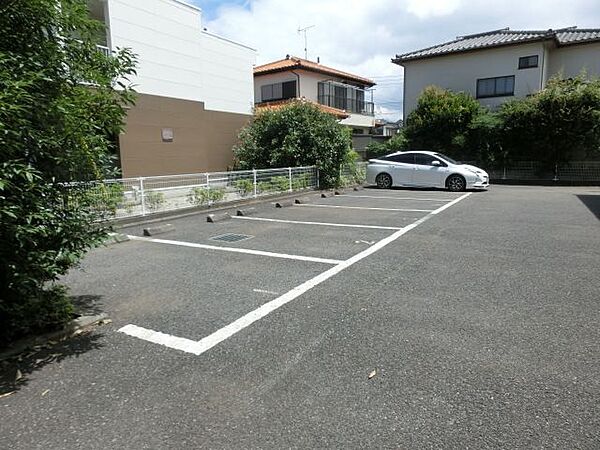 画像8:敷地内駐車場ございます