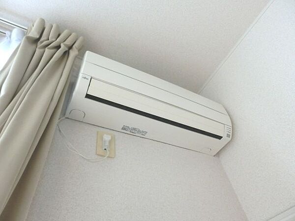 画像20:エアコン付きのお部屋で四季問わず快適に過ごせます