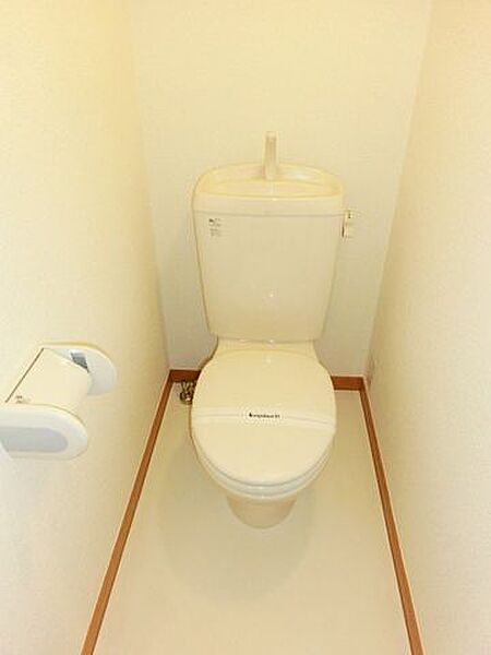 画像12:シンプルなトイレです