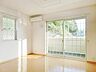 室内：2面採光で風通しも良いです。