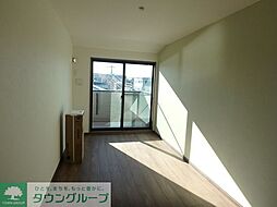 フラット南流山 102 1階1Kのリビング/ダイニング