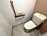 トイレ：安全を配慮し、トイレは手摺を設置