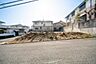 外観：日当たりの良い整形地。閑静な住宅街で穏やかな暮らしを。建築条件なし。お好きなハウスメーカーで理想の住まいを実現できます。