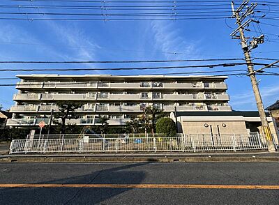 外観:外観写真です。落ち着いた色合いの外観が印象的なマンションです。 外観:外観写真です。落ち着いた色合いの外観が印象的なマンションです。