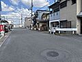 西側の水路と道...