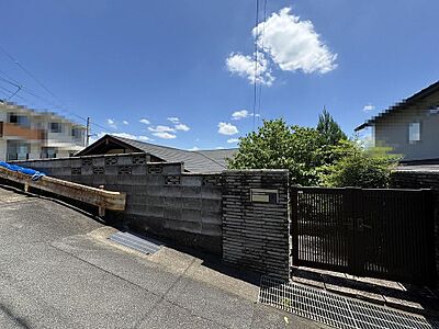 外観:土地面積約85坪、建物面積約24坪の3LDK(建物改装履歴有) 外観:土地面積約85坪、建物面積約24坪の3LDK(建物改装履歴有)