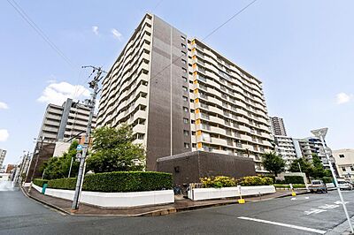 外観：【現地外観写真】9階部分の角部屋につき、独立性が高く、隣接住戸からの影響も受けにくい住戸。