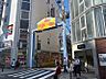 その他：活気あふれる商店街の一角、様々な店舗が並ぶエリアです。視認性の良い立地で、集客が期待できる環境です。