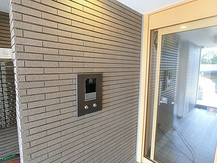 モニター付きオートロックのエントランス