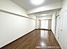 リビング/ダイニング：約12.8帖のLDKは、家具の配置がしやすく、毎日の暮らしを快適にサポートします。