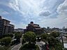 その他：澄みわたる青空が広がる開放的な眺望。日々の暮らしに心地よい開放感と潤いをもたらします。