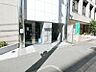 その他：洗練されたデザインの外観が特徴的なビル。エントランスは視認性が高く、来訪者にもわかりやすいでしょう。