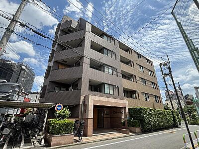 外観:落ち着いた雰囲気の外観が魅力のマンション。通勤・通学にも便利な立地で、都心での暮らしをサポートします。お問い合わせお待ちしております。 外観:落ち着いた雰囲気の外観が魅力のマンション。通勤・通学にも便利な立地で、都心での暮らしをサポートします。お問い合わせお待ちしております。