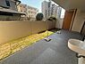 その他：戸建て感覚で楽しめる専用庭付き。