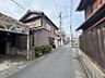 その他：前面道路は閑静な住宅街に位置し、住みやすい環境です。物件へのアクセスもスムーズで、日々の暮らしにゆとりをもたらします。