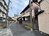 その他：閑静な住宅街に位置する現地です。周辺にはマンションも点在し、落ち着いた住環境が魅力。
