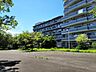 外観：マンションの南側は広島市の緑地帯で将来的に建物が建つ可能性は低い立地です。現地（2022年4月）撮影