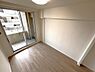 その他：リビング横約5.5帖の洋室です！！