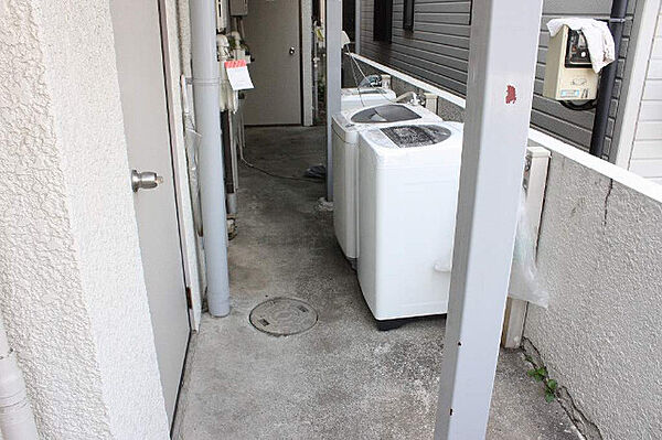 画像6:洗濯機置場は1Fにございます。