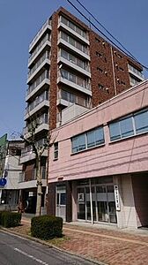 外観：琴芝駅・大通りからも近く利便性の良好なマンションとなっております！