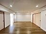 リビング/ダイニング：フルリフォームで生まれ変わった室内です。引き渡し後はそのままお住まい頂けます！