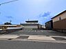 外観：近隣商業施設充実の立地、徒歩10分圏内にスーパー・コンビニ・ドラッグストアなどが揃っています。