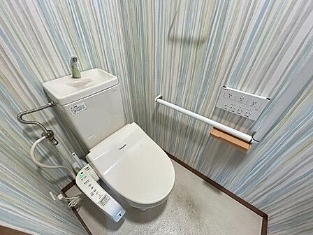 嬉しい温水洗浄便座機能完備のトイレです♪