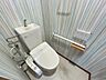 トイレ：嬉しい温水洗浄便座機能完備のトイレです♪