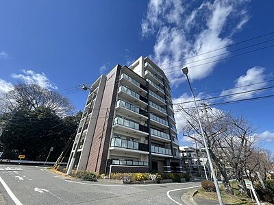 外観：総住戸22戸の小規模マンション、管理形態全部委託（巡回）です