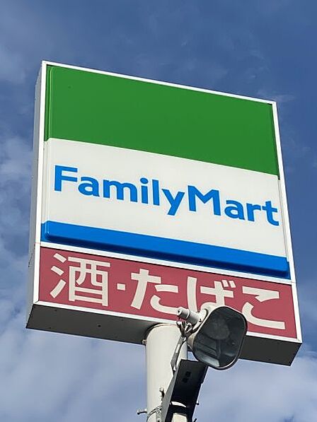ファミリーマート豊田元城町二丁目店まで329m 徒歩約5分