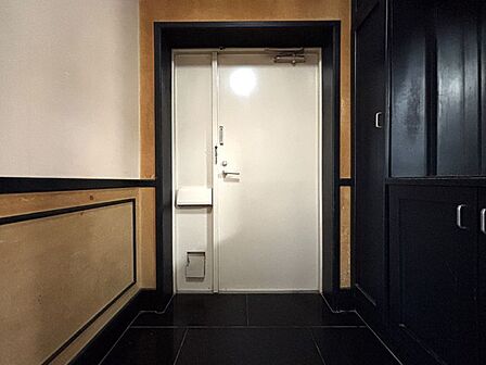 玄関横にシューズボックスが付いています！家族みんなの靴をたっぷり収納できますね◎